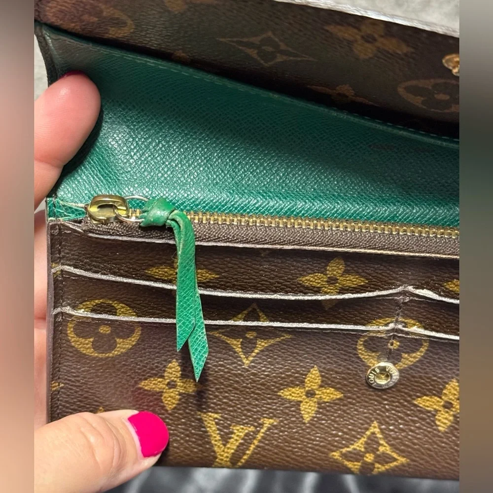Louis Vuitton green Emilie wallet - Picture 14 of 16